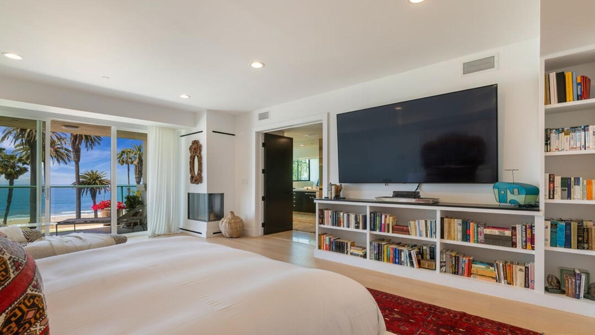 Desirable Three Bedrooms Luxury Penthouse *