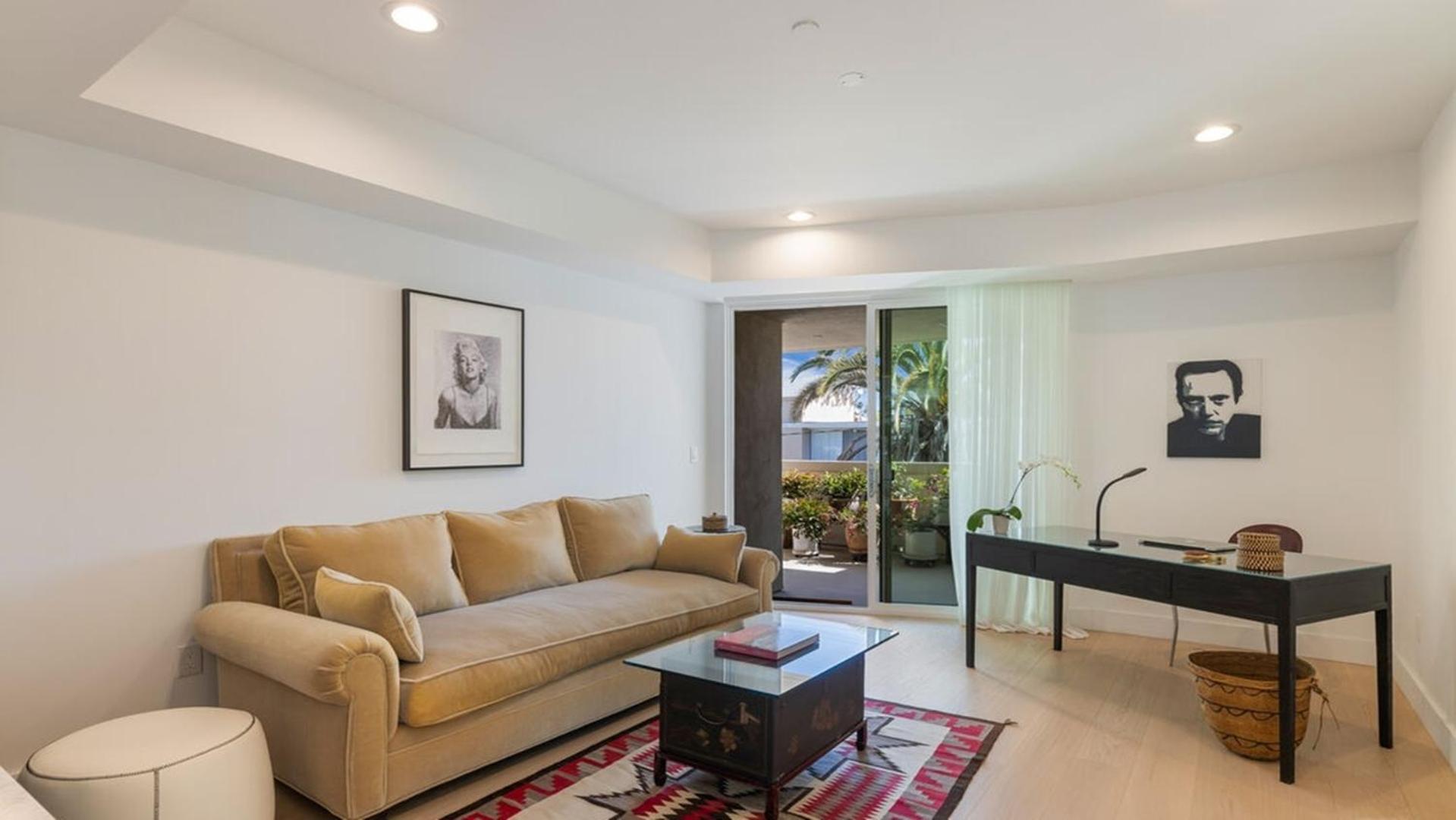 Apartment Desirable Three Bedrooms Luxury Penthouse *