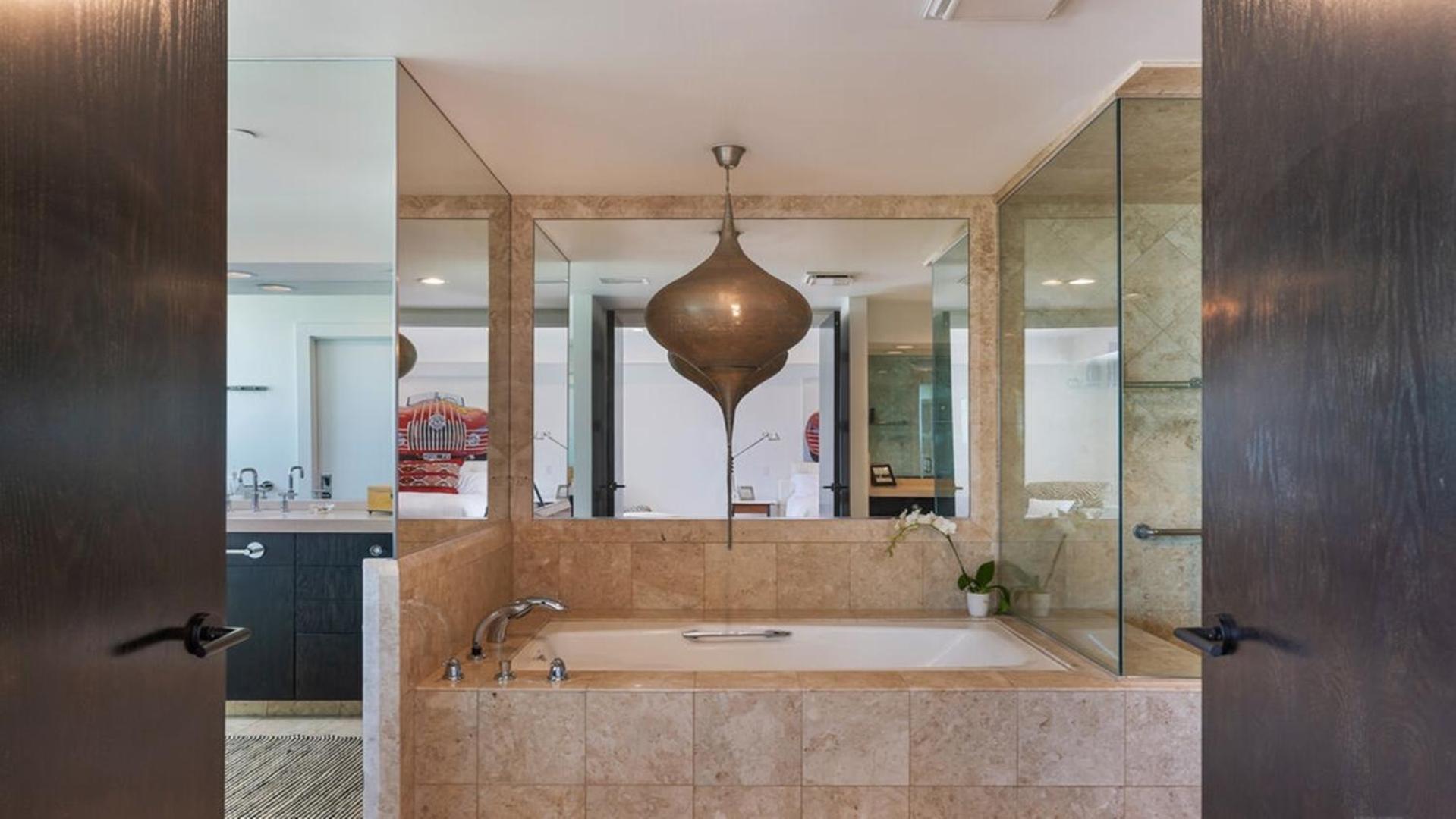 Apartment Desirable Three Bedrooms Luxury Penthouse *