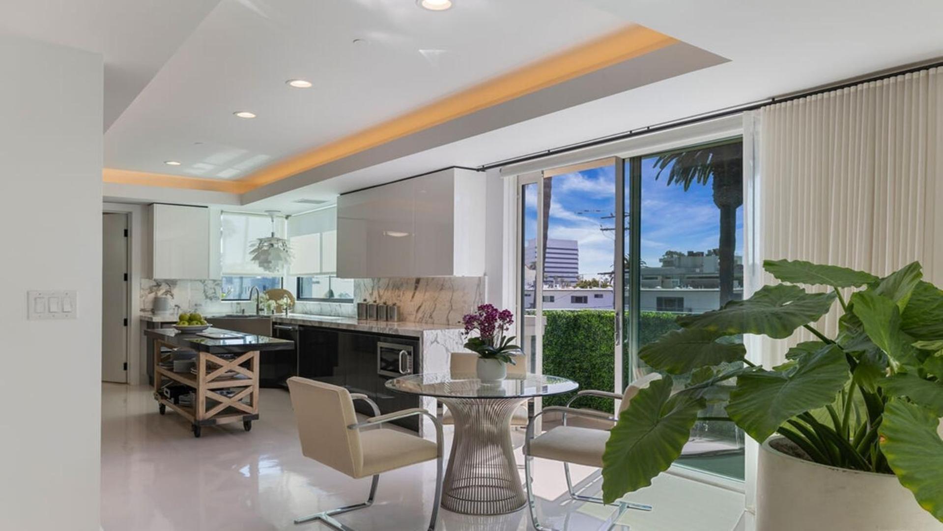 Desirable Three Bedrooms Luxury Penthouse Apartamento